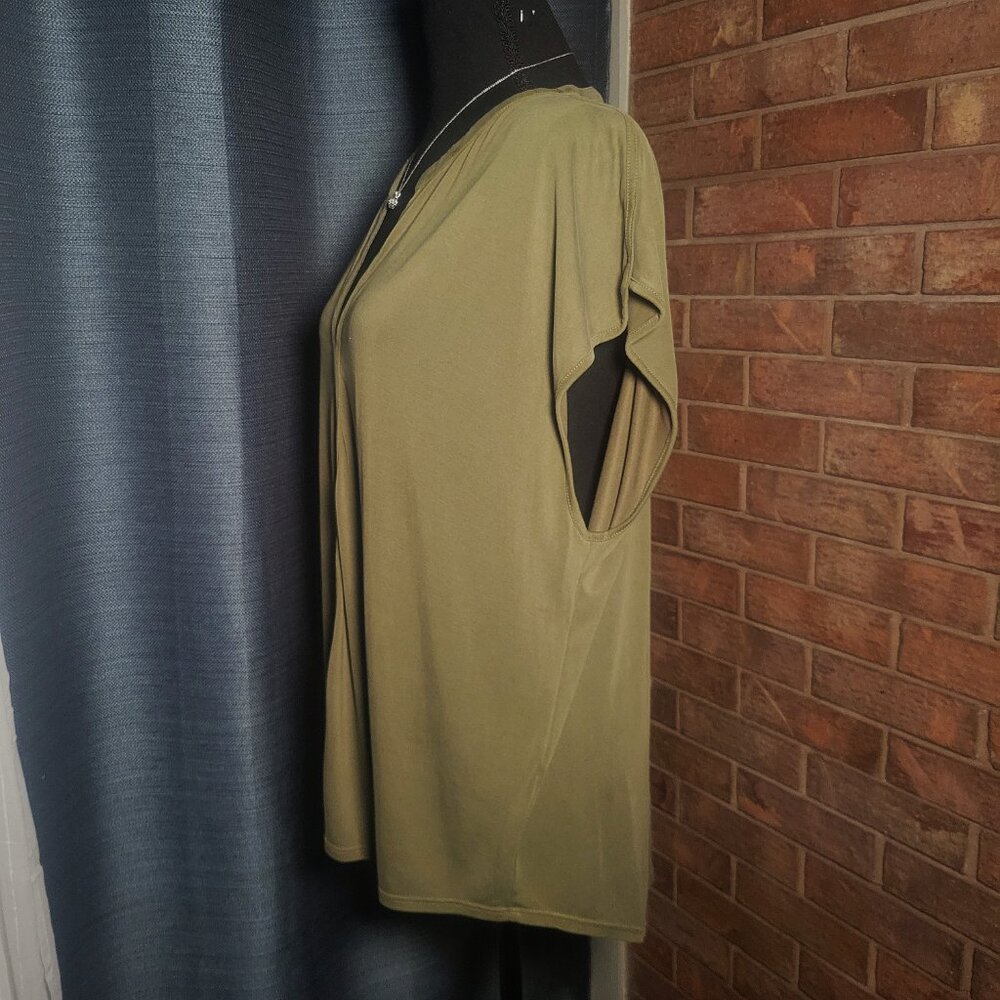 Lucky Brand Women's Cap Sleeve V-Neck Olive Green Blouse - Size XL - Picture 5 of 9